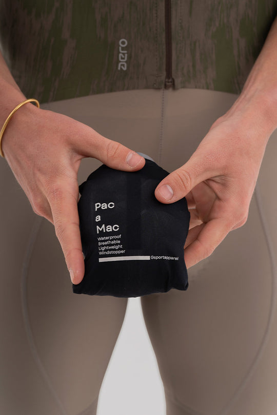 Compactable en su propio bolsillo – Ocupa el mínimo espacio en el maillot.